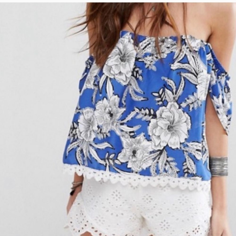 NWT Lovers + Friends Lifes A Beach Floral Top - Picture 13 of 16